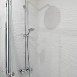 Apartman Spacious Escape Near The By Host Wise