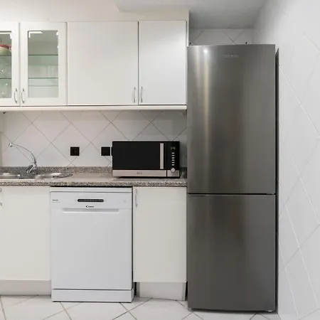 Host Wise - Spacious Escape Near The Apartment *