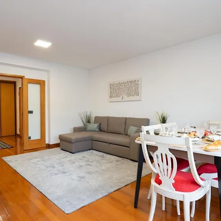 Host Wise - Spacious Escape Near The *