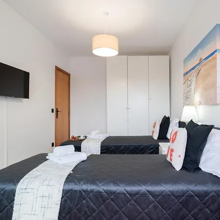 Host Wise - Spacious Escape Near The