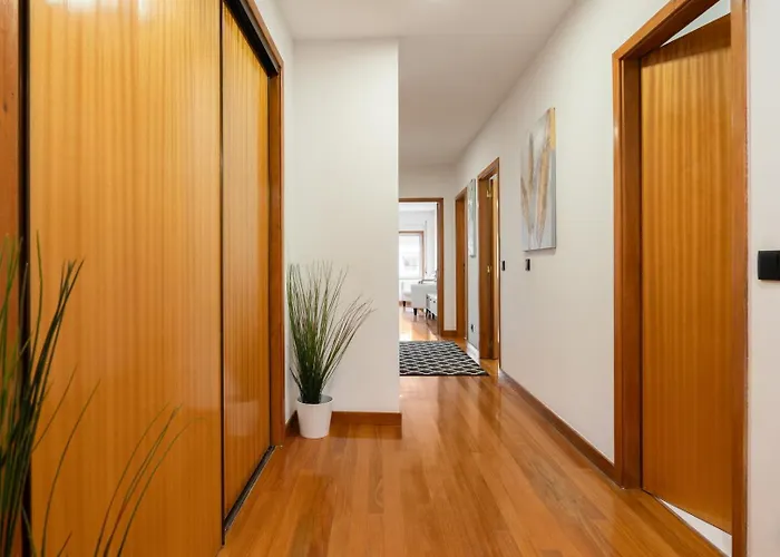 Spacious Escape Near The By Host Wise * Matosinhos (Porto)