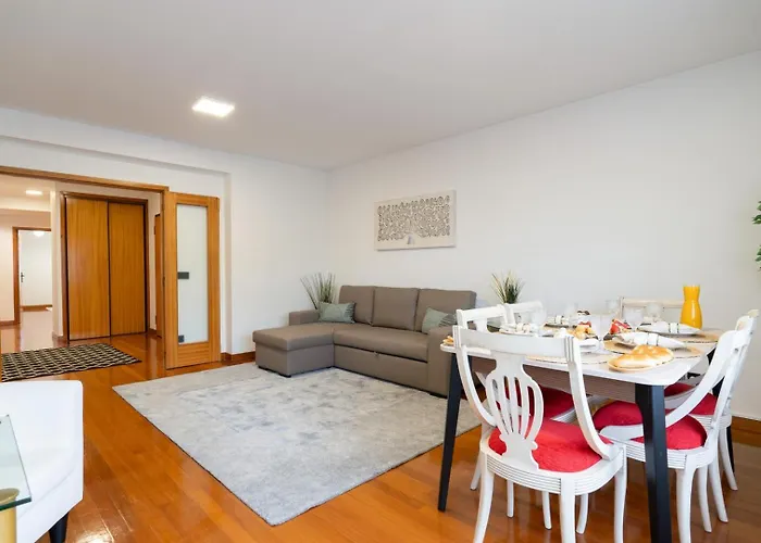 Spacious Escape Near The By Host Wise *