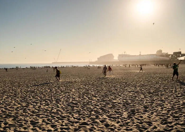 Spacious Escape Near The By Host Wise Matosinhos (Porto)