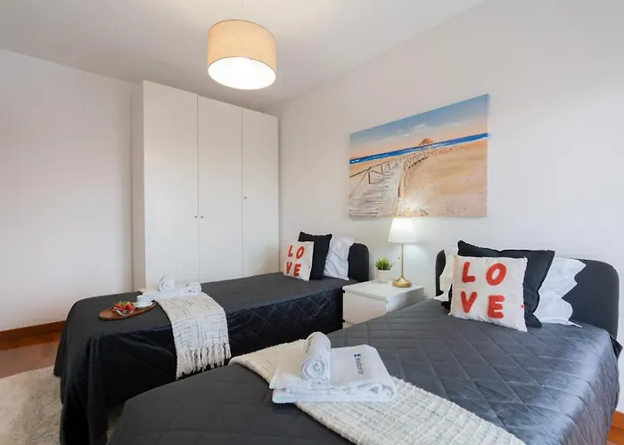 Spacious Escape Near The By Host Wise Matosinhos (Porto)