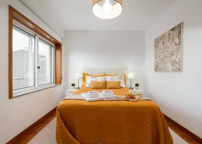 Spacious Escape Near The By Host Wise * Matosinhos (Porto)