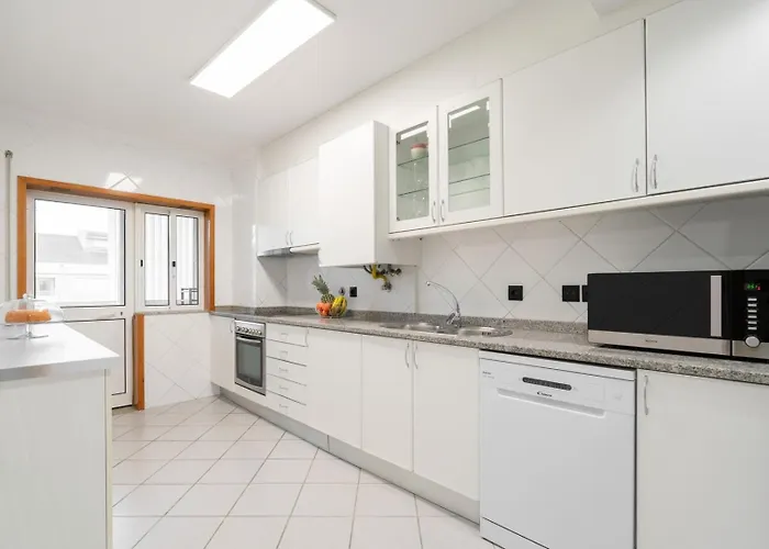 Spacious Escape Near The By Host Wise Lägenhet